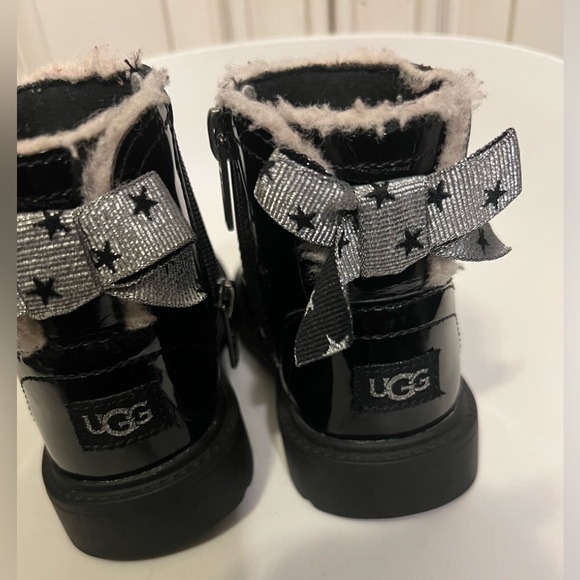 Ugg Girls Ugg Patent Leather Lynde Ankle Boots Black size US5 UK 23.5 IS 7 - Picture 2 of 9